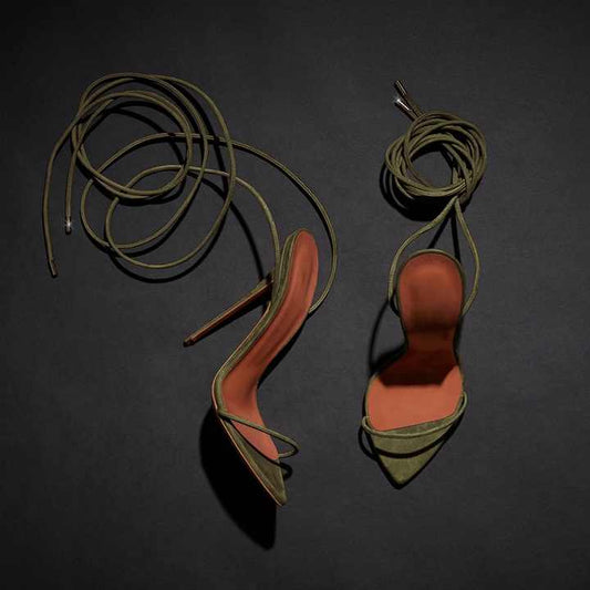 كعب عالٍ برباط من قماش