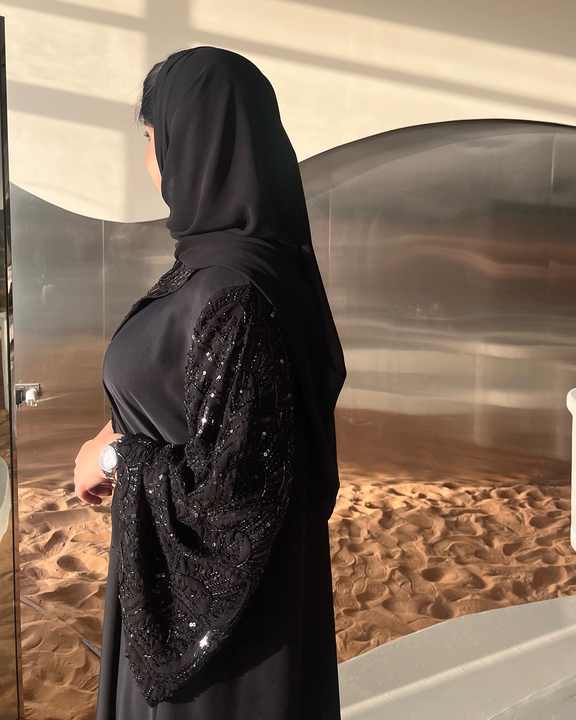 عباية سودا فاخرة