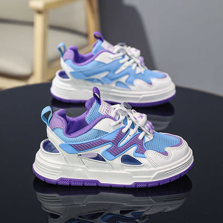 New fashion kids sneakers . موضة جديدة أحذية رياضية للأطفال