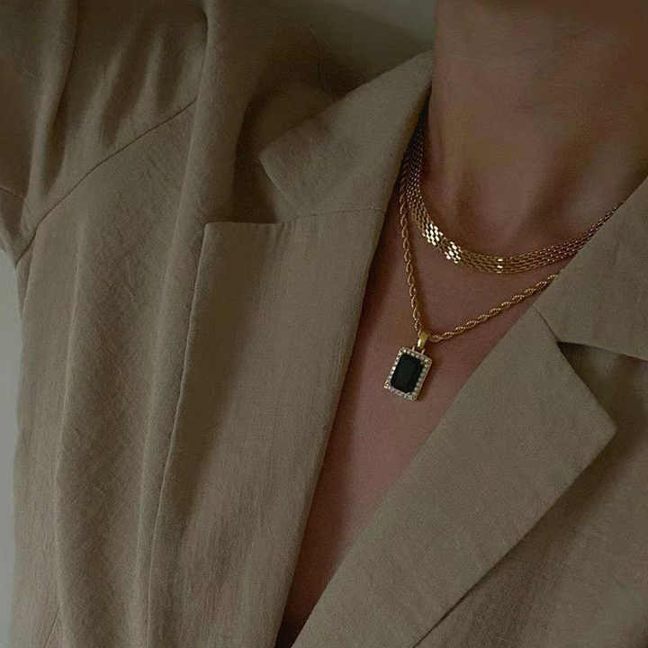 Women's necklace 