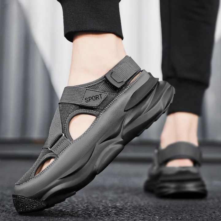 Fashionable men's beach sandals 