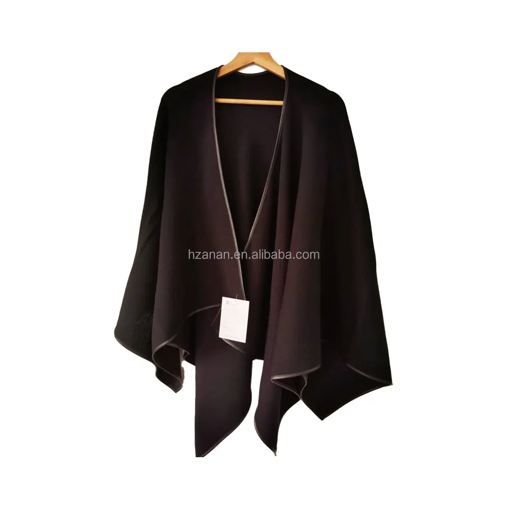 Plain knitted poncho with slit 