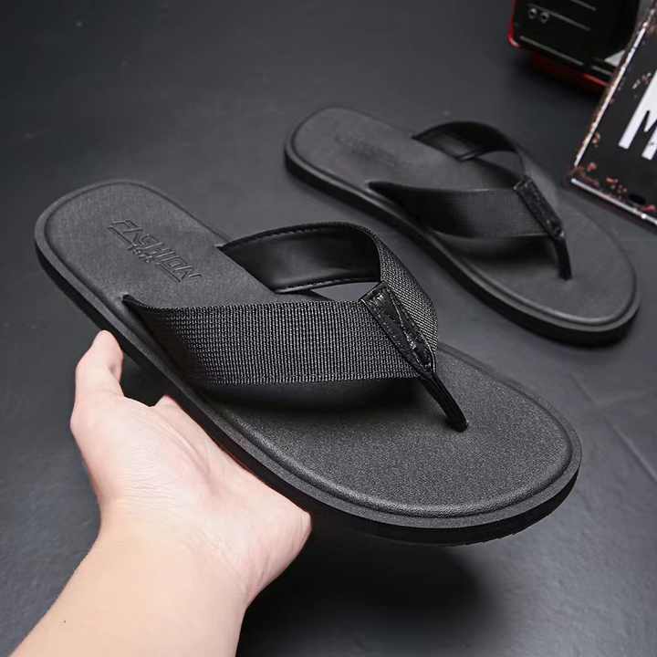 Fashionable beach sandals 