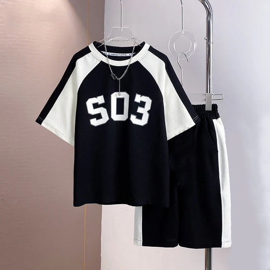 مجموعة أولاد مراهقين