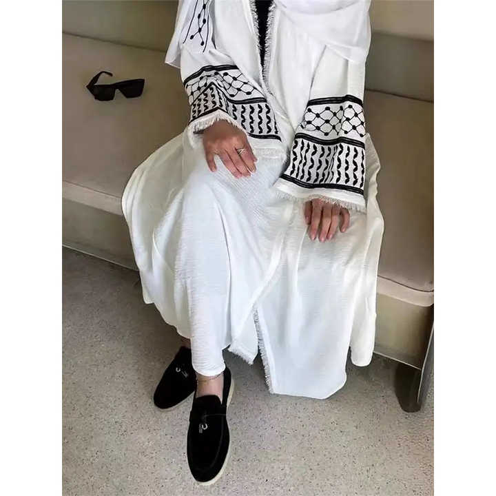 Women's abayas for outings and occasions 