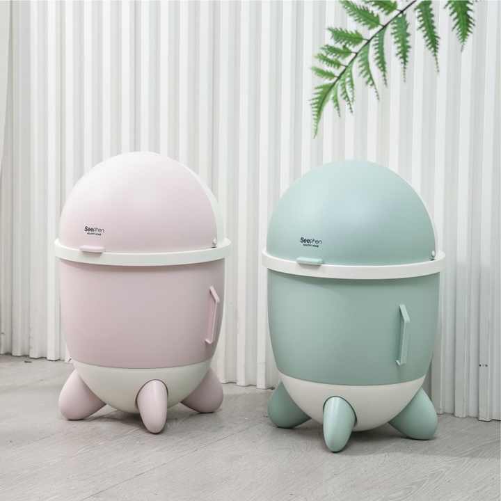 Rocket-designed plastic trash can 