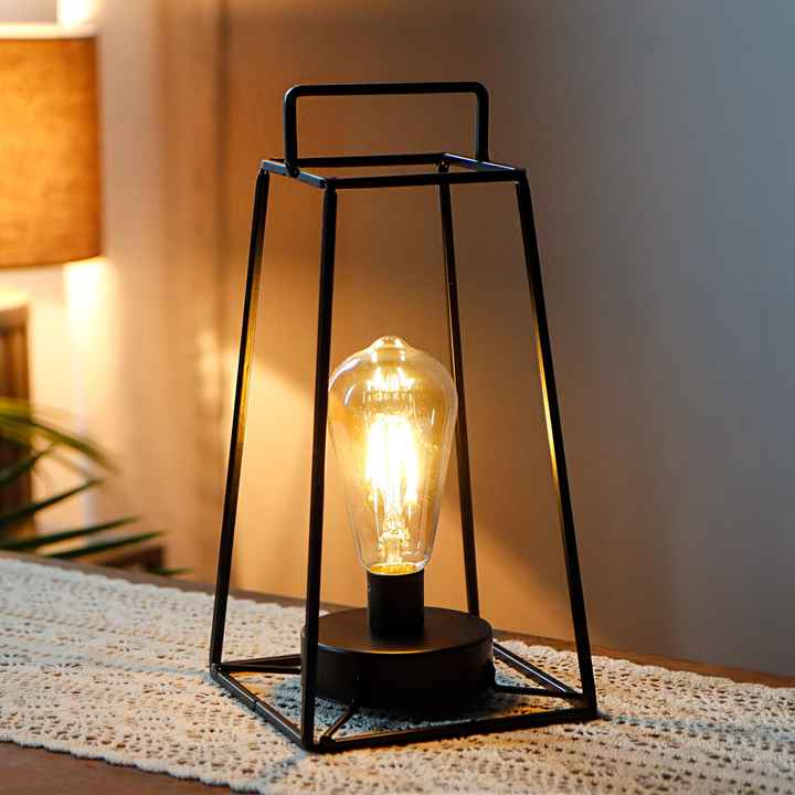 مصباح ليلي مربع صغير حديث بسيط على شكل . Modern simple small square night lamp iron study table