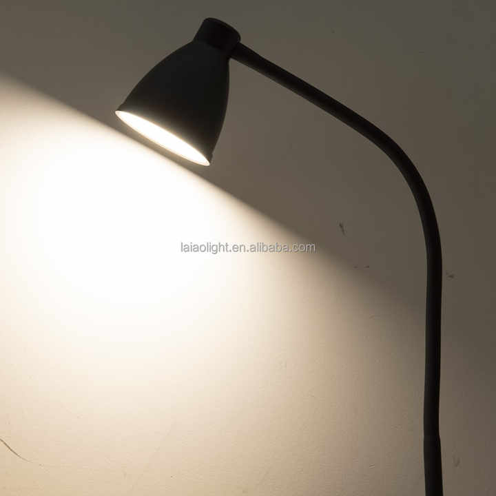 مصباح طاولة مع منفذ