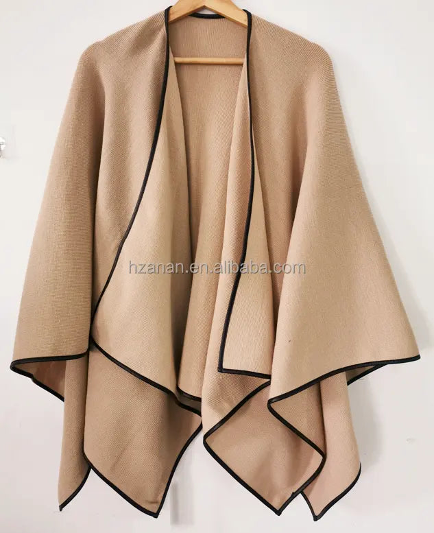 Plain knitted poncho with slit 