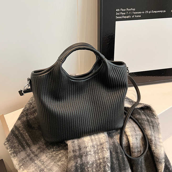 Fashionable handbags for little girls