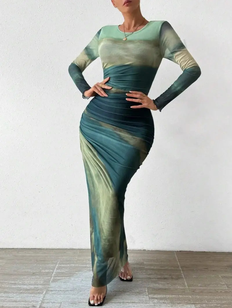 Long dress in sustainable, color-dyed mesh 
