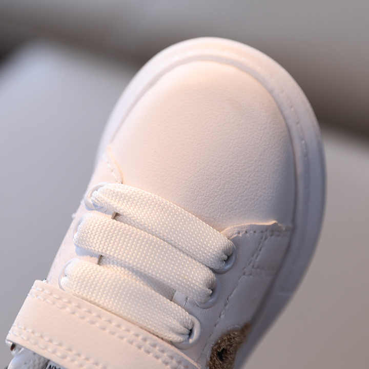 أحذية رياضية جديدة عالية الجودة  . New high quality sneakers