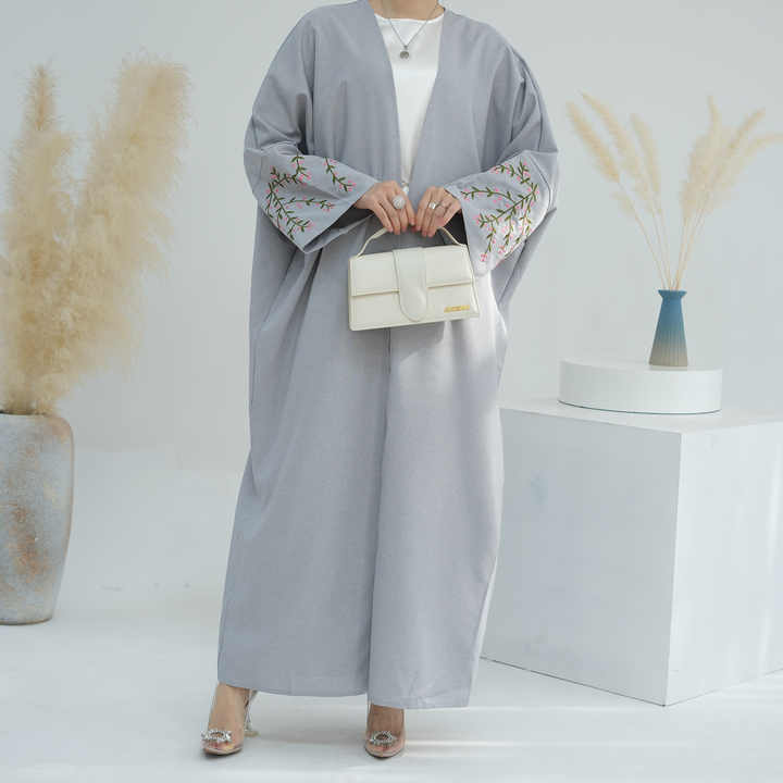 عبايات نسائيه ملونه
