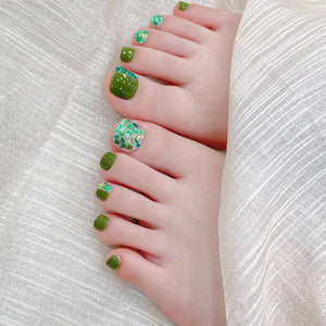 أظافر قدم بلون صيفي