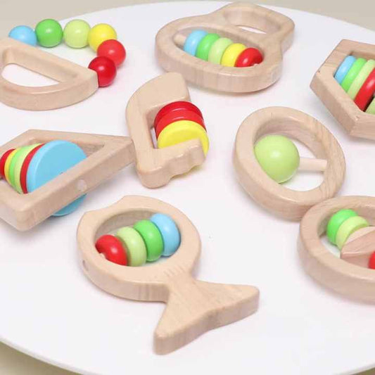 قطعة الطفل خشبية حشرجة الزان الحيوان اليد . 1pc Baby Wooden Rattle Beech Animal Hand Teething