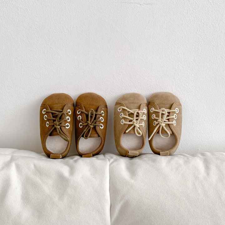 Children's shoes 