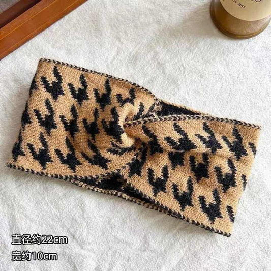 Knitted Headband for Women in Autumn-عصابة رأس محبوكة للنساء