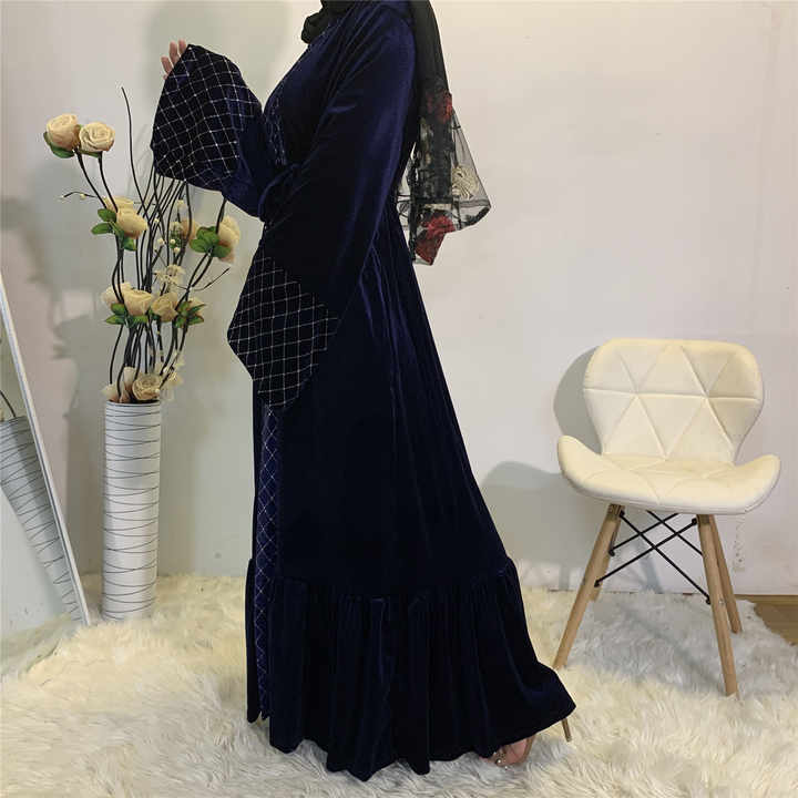 Comfortable and practical women's abayas 