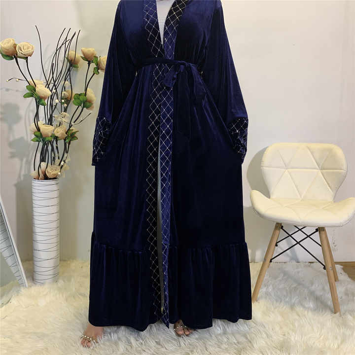 Comfortable and practical women's abayas 