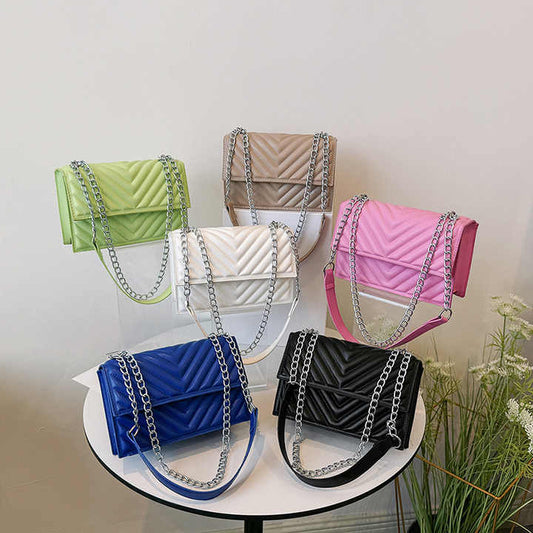حقيبة يد كبيرة عصرية - Fashionable and trendy large handbag