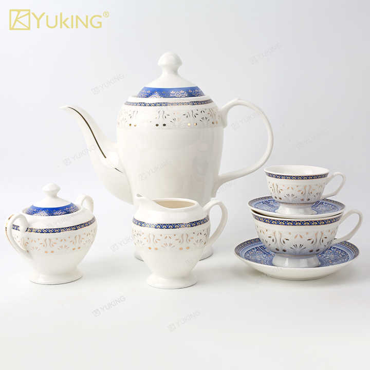 cups and saucers . الكؤوس والصحون