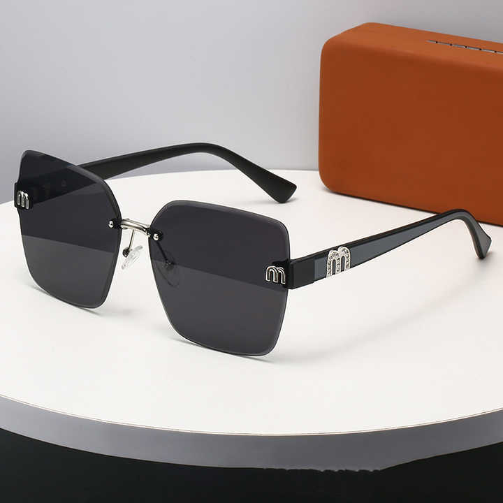 Fashionable rimless women's sunglasses 