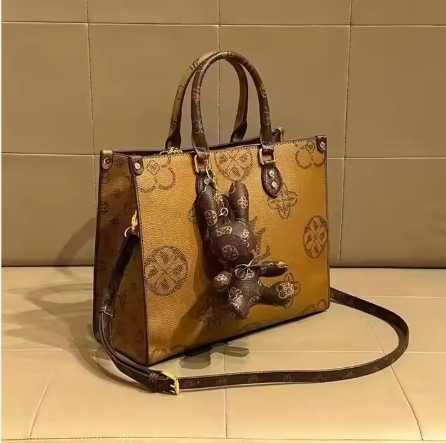 Luxury faux leather handbag 