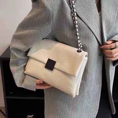 Simple and spacious women's handbag