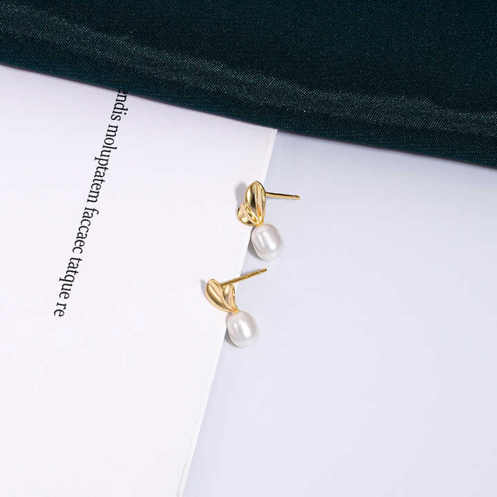 dangling earrings