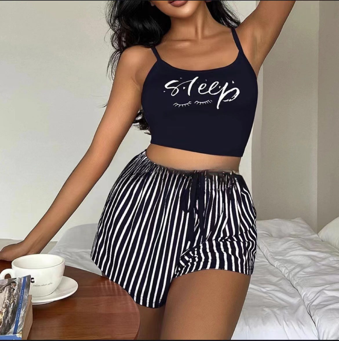 فتاة بيجامة النساء عارضة ملابس النوم - بدلات نوم نسائيه