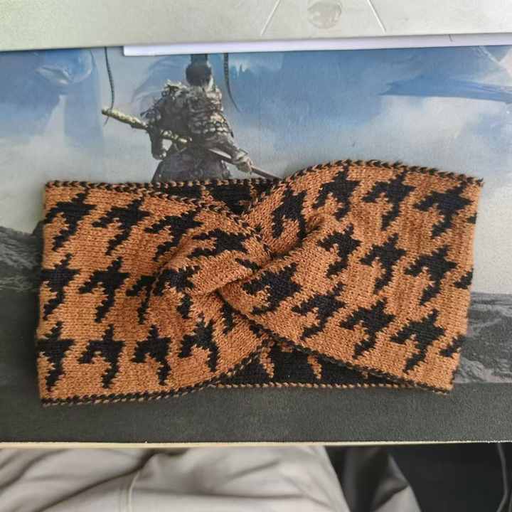 Knitted Headband for Women in Autumn-عصابة رأس محبوكة للنساء