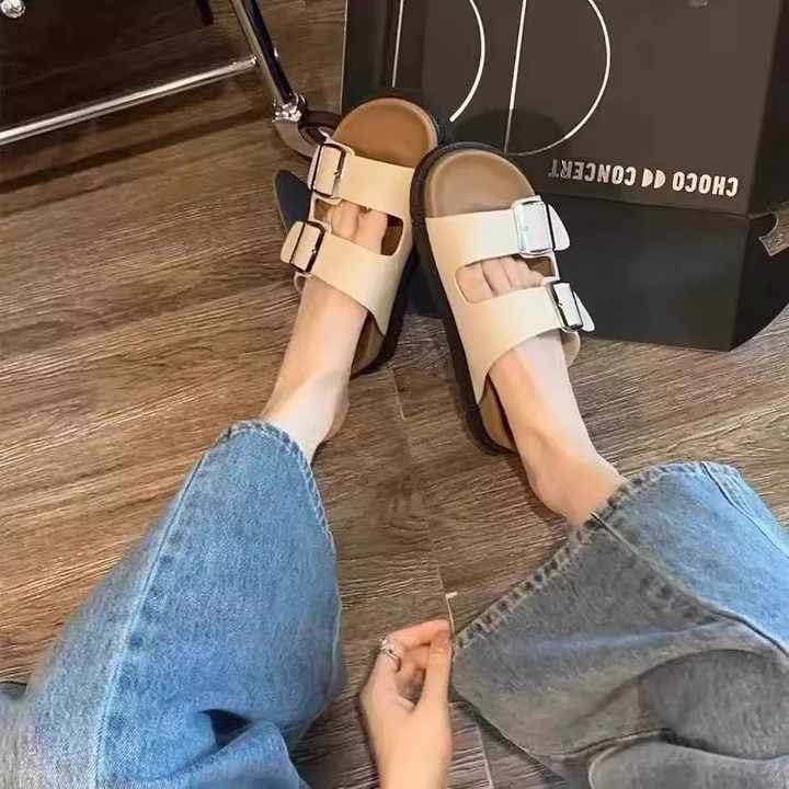 صنادل نسائية
