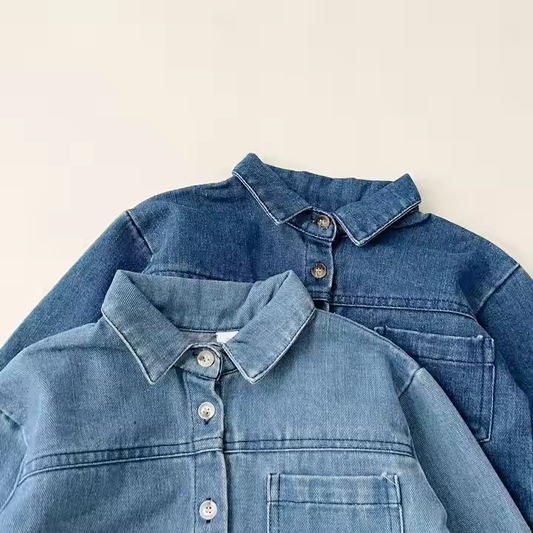 طقم مكون من قطعتين من بدلات جينز كورية جديدة للأولاد والبنات لفصل الخريف . New Korean Boys and Girls Autumn 2 Piece Set Denim Suits Long Sleeve Shirt and Jeans