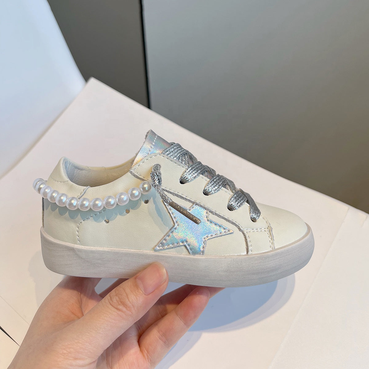 حذاء مسطح بنات جديد