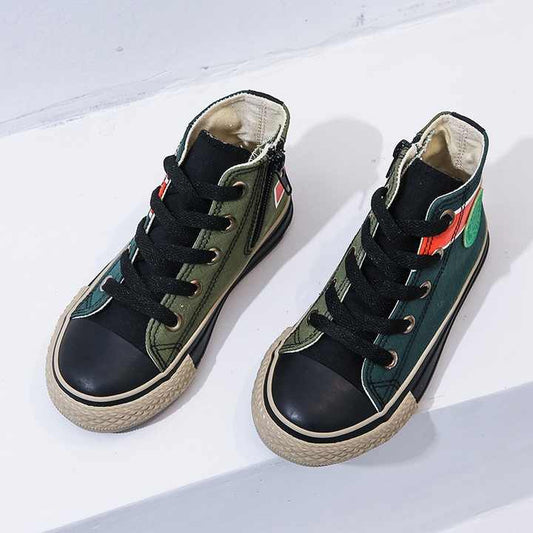 New fashion kids sneakers . موضة جديدة أحذية رياضية للأطفال