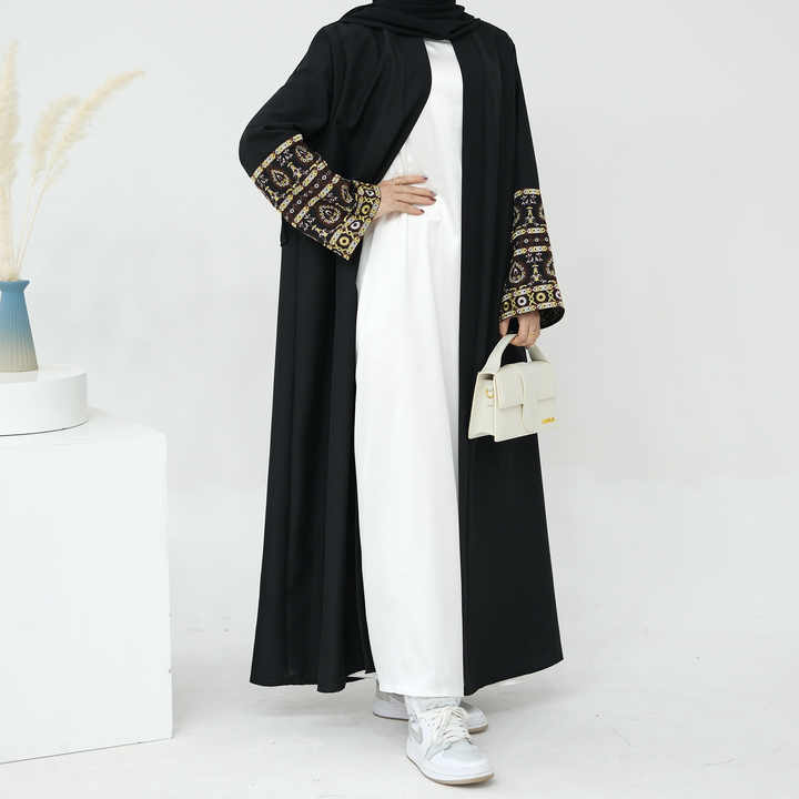 عبايات نسائيه ملونة