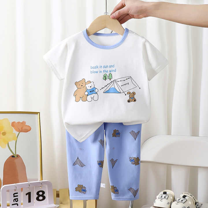 Summer children's short-sleeved suit with design. 