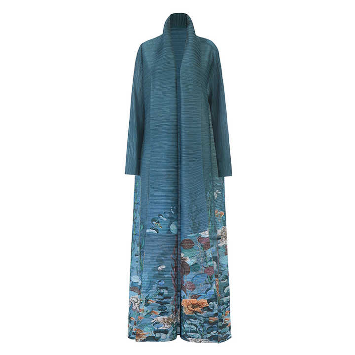 Modern and luxurious women's abayas 