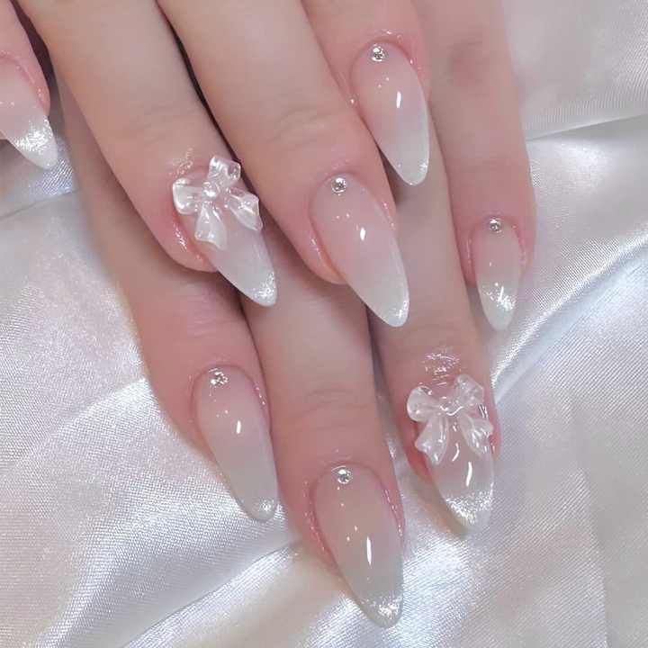 Short Almond Nail - أظافر اللوز القصيرة