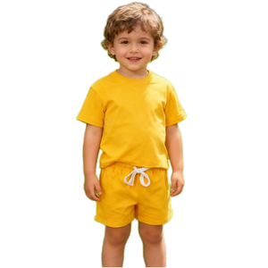 مجموعات ملابس صيفية للأولاد الصغار