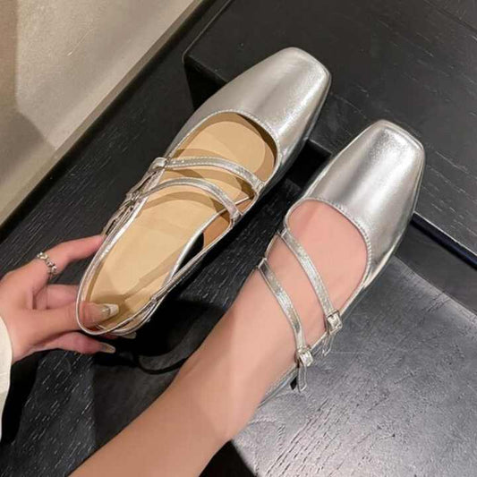 حذاء  نسائي فضي