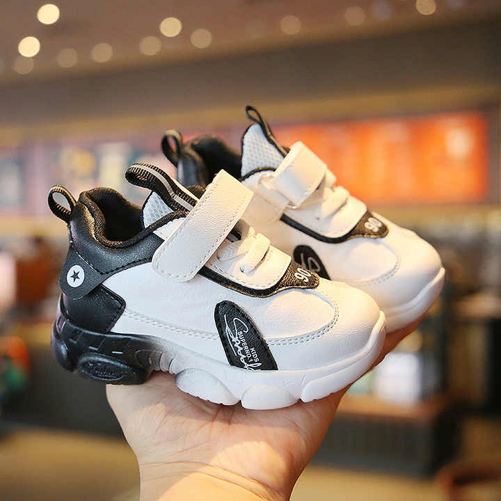 أحذية رياضية جديدة للأولاد والبنات للربيع والخريف . New Spring Autumn Boys Girls Sneakers Soft Sole
