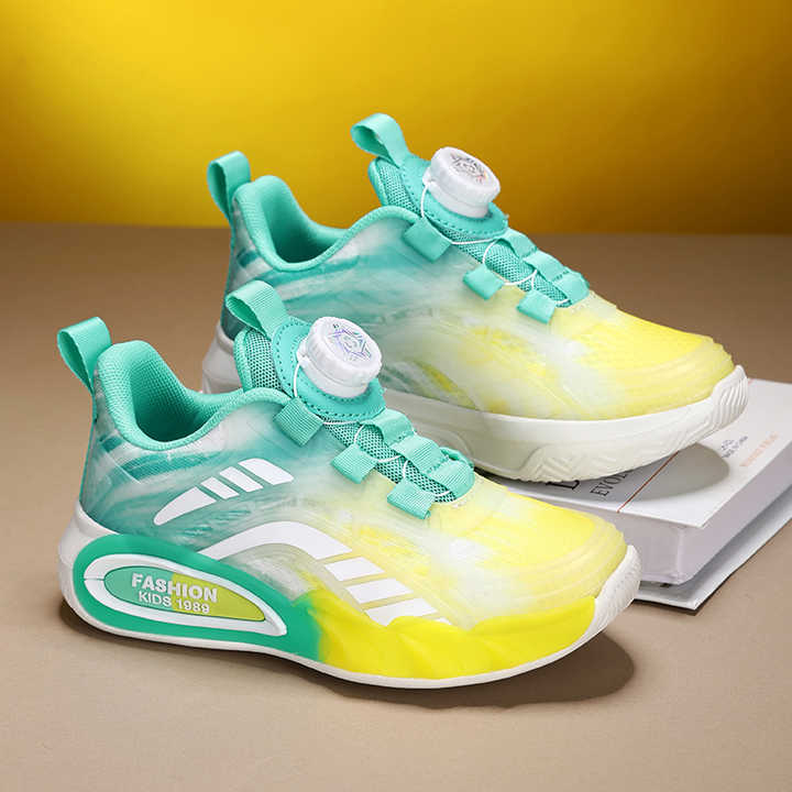 أحذية رياضية جديدة عالية الجودة  . New high quality sneakers