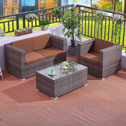 أريكة وكرسي وطاولة