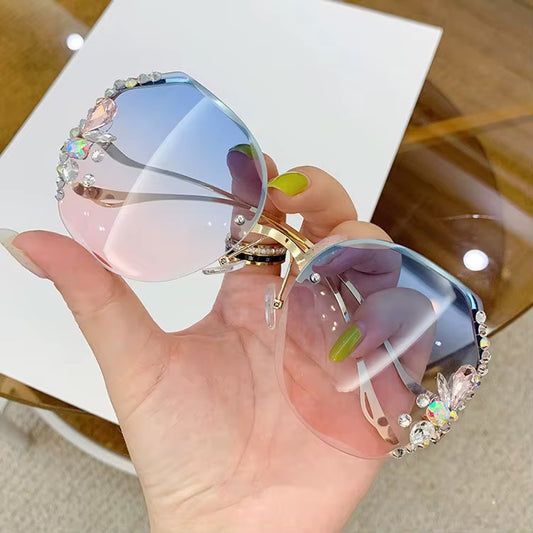 Women's sunglasses in multiple colors