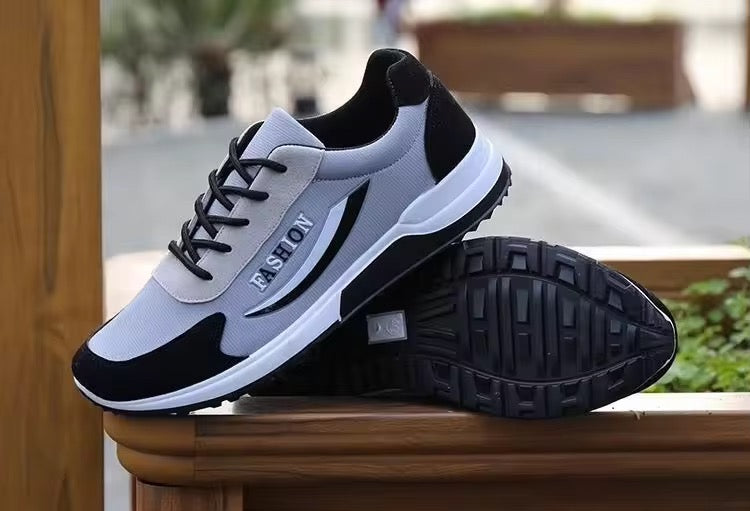 أحذية رياضية جديدة