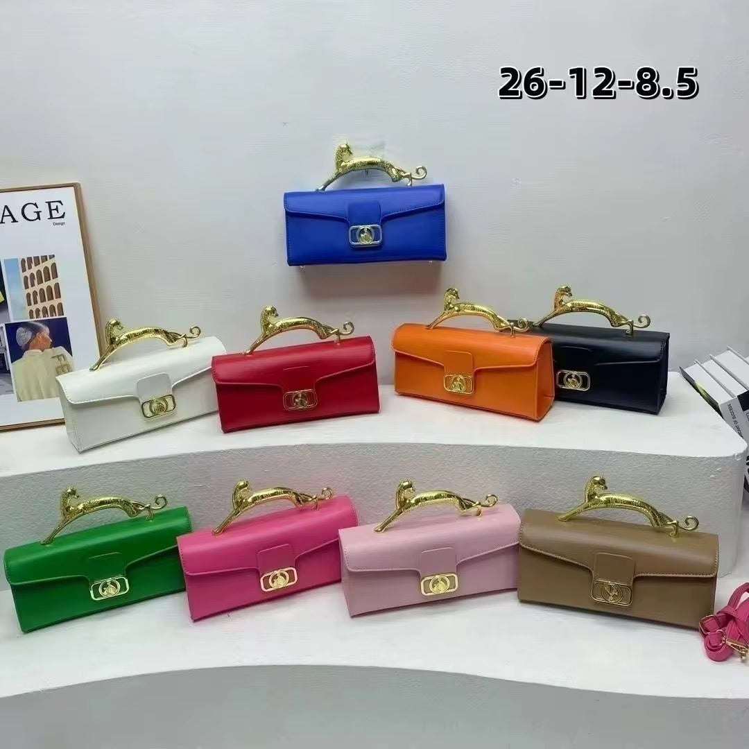 New and trendy women's handbag