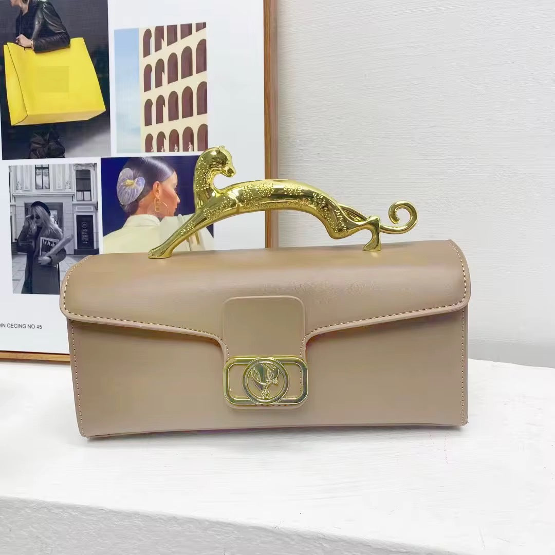 New and trendy women's handbag