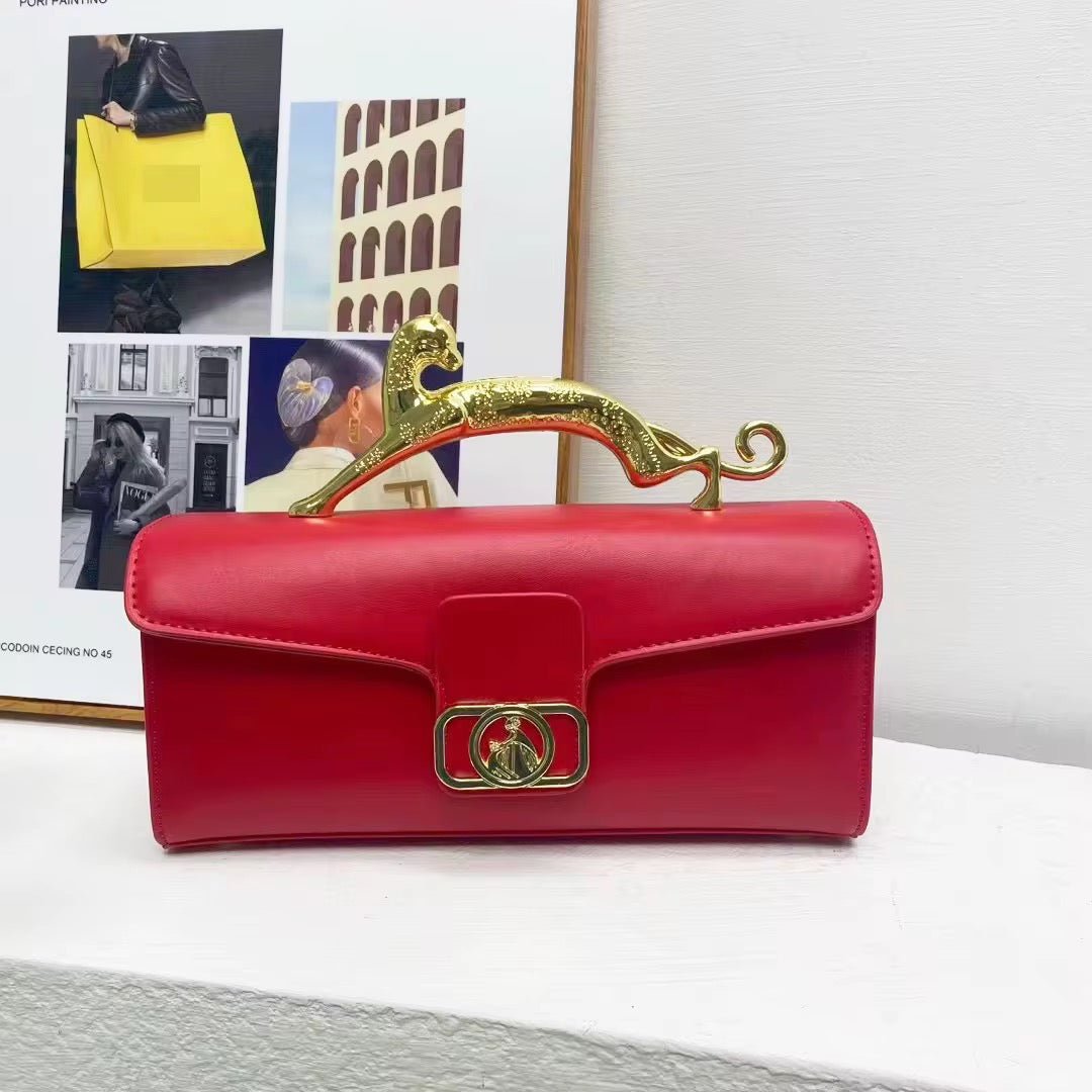 New and trendy women's handbag