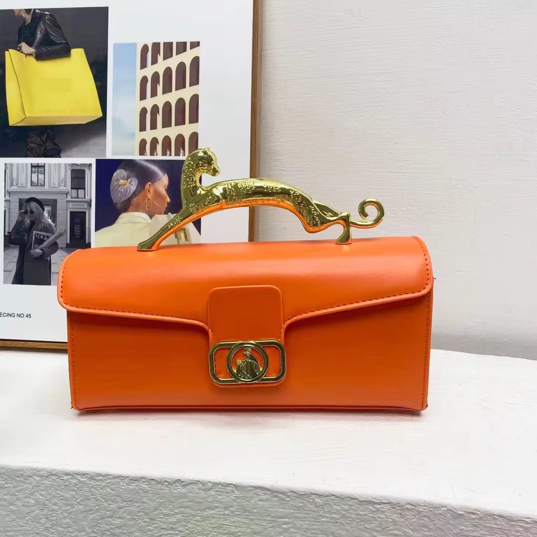 New and trendy women's handbag
